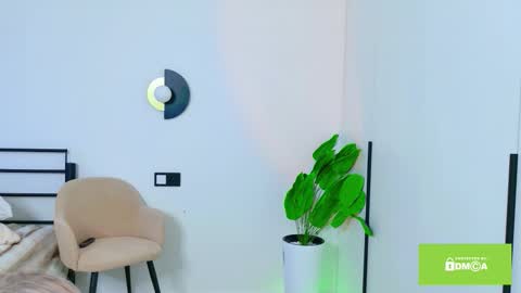 Snapshot of lilylumina_ chatting on 03-25-26, 02:28 Lily online show from 03-25-26, 02:28