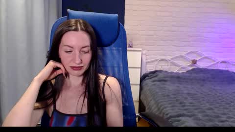 Lily online show from 11-19-25, 08:47