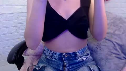Snapshot of lilyn_brooks chatting on 07-24-26, 05:27 Lilyn online show from 07-24-26, 05:27