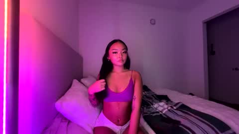 Snapshot of lilypowpow chatting on 12-03-25, 01:24 lilypowpow online show from 12-03-25, 01:24