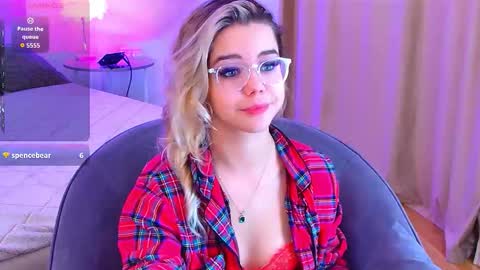 Snapshot of lilyrabbit chatting on 09-25-25, 05:44 Rose online show from 09-25-25, 05:44