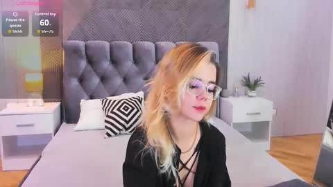 Snapshot of lilyrabbit chatting on 10-14-25, 05:30 Rose online show from 10-14-25, 05:30