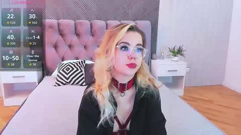 Snapshot of lilyrabbit chatting on 10-20-25, 05:19 Rose online show from 10-20-25, 05:19