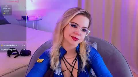 Snapshot of lilyrabbit chatting on 10-30-25, 05:42 Rose online show from 10-30-25, 05:42