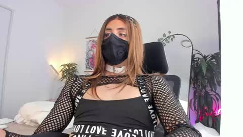 Snapshot of lilyreina chatting on 05-13-26, 07:11 Lily Reina online show from 05-13-26, 07:11