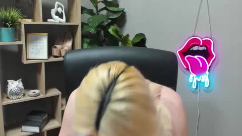 Lily online show from 03-04-26, 07:25