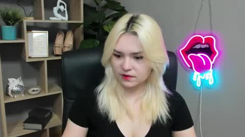 Lily online show from 03-15-26, 07:25