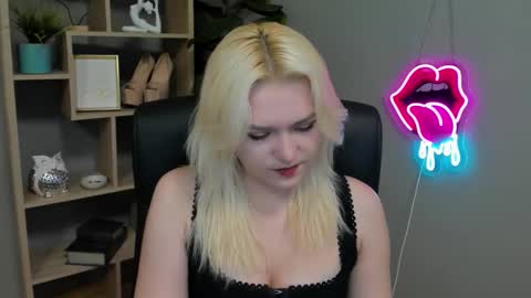 Lily online show from 03-29-26, 01:22