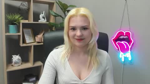 Lily online show from 04-29-26, 07:01