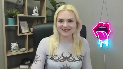 Lily online show from 04-30-26, 07:04