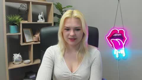 Lily online show from 05-06-26, 06:52