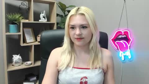 Lily online show from 05-11-26, 07:03