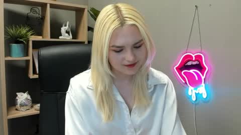 Lily online show from 05-19-26, 01:39