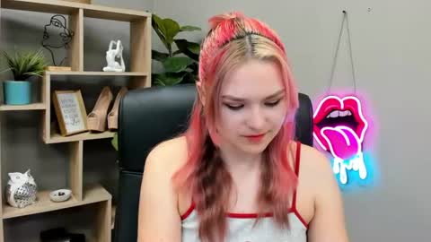 Lily online show from 06-25-26, 06:40