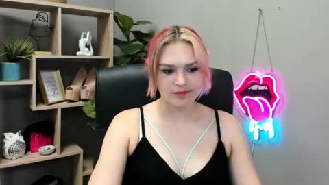 Lily online show from 06-28-26, 01:50