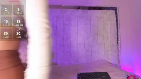 lilyth_7 online show from 10-09-25, 03:26