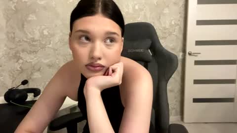 Lily online show from 07-28-26, 07:15