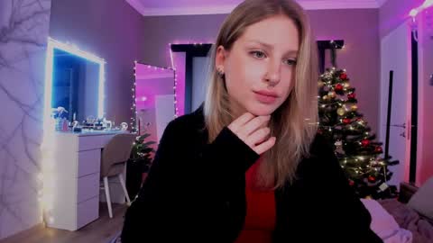 Snapshot of lilyvibe chatting on 12-29-24, 10:36 Lily online show from 12-29-24, 10:36