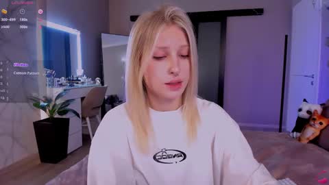 Snapshot of lilyvibe chatting on 02-10-25, 06:03 Lily online show from 02-10-25, 06:03