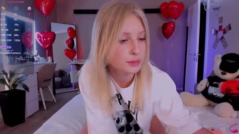 Snapshot of lilyvibe chatting on 02-14-25, 05:03 Lily online show from 02-14-25, 05:03