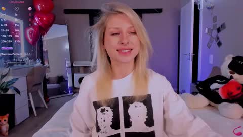 Snapshot of lilyvibe chatting on 02-18-25, 11:30 Lily online show from 02-18-25, 11:30