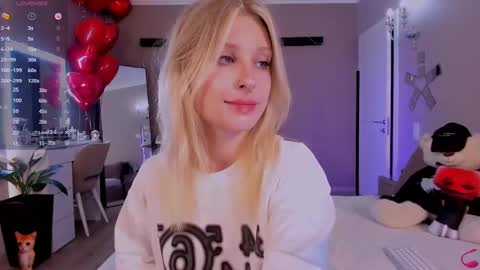 Snapshot of lilyvibe chatting on 02-20-25, 06:35 Lily online show from 02-20-25, 06:35