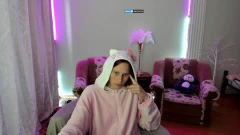 Snapshot of lilyviolet7 chatting on 04-10-26, 04:12 Hi Im Lily online show from 04-10-26, 04:12