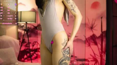 Snapshot of lin_kun chatting on 02-15-25, 01:38 Lin Use menu to play with me online show from 02-15-25, 01:38