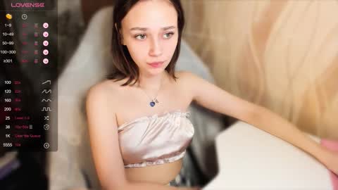 Scarlet online show from 10-22-25, 05:52