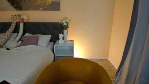 Lina blueeyed    GMT3 1100-1700 Mon Wed Thu Sat Sun online show from 09-27-25, 08:08