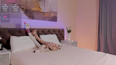 Lina blueeyed    GMT3 1100-1700 Mon Wed Thu Sat Sun online show from 11-20-25, 09:20