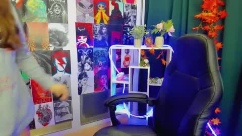 Lina online show from 12-20-24, 05:25