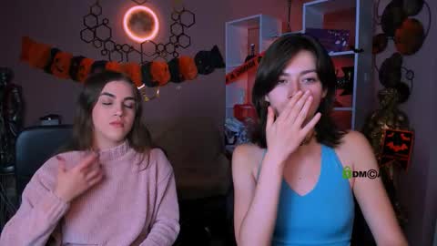 Snapshot of lina_fox12 chatting on 10-27-25, 01:15 lina_fox12 online show from 10-27-25, 01:15