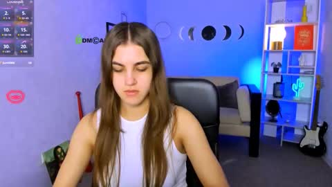 Snapshot of lina_fox12 chatting on 11-25-25, 01:33 lina_fox12 online show from 11-25-25, 01:33