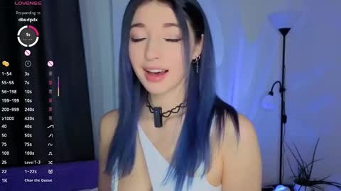 Lina online show from 10-30-25, 04:58