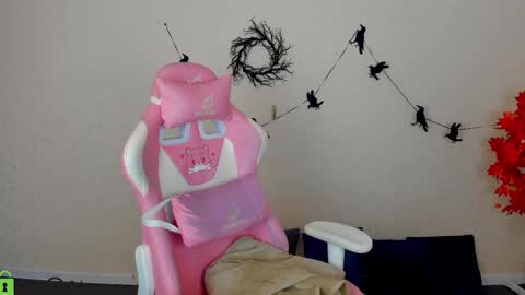 LINA online show from 11-10-25, 01:04