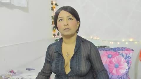 Snapshot of lina_sanchezih chatting on 10-28-25, 01:03 LINA SANCHEZ online show from 10-28-25, 01:03