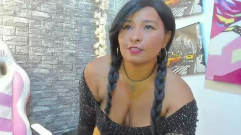 LINA SANCHEZ online show from 05-05-26, 08:06