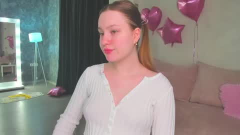 Lina online show from 05-19-26, 01:11
