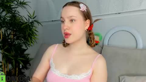 Snapshot of lina_smilee chatting on 06-19-26, 01:21 Lina online show from 06-19-26, 01:21