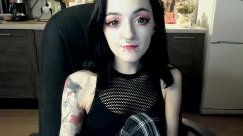 Snapshot of lina_tyaan chatting on 12-31-24, 01:04 Lina 3 1715622743 online show from 12-31-24, 01:04