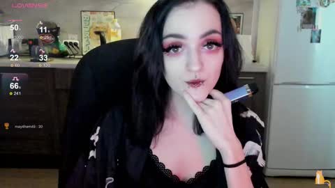 Snapshot of lina_tyaan chatting on 09-18-25, 07:21 Lina 3 1715622743 online show from 09-18-25, 07:21