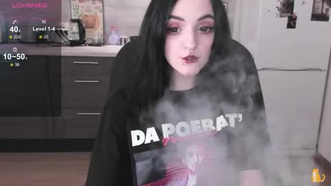 Lina 3  1715622743 online show from 12-17-25, 02:56