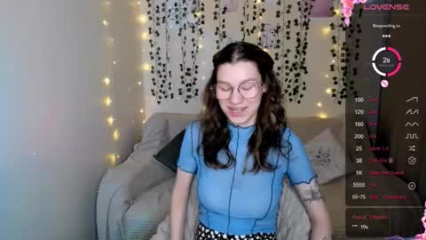 Lina online show from 10-18-25, 03:31