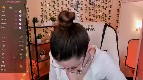 Lina online show from 06-19-26, 02:27
