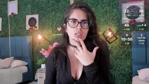 Lina  online show from 10-18-25, 11:44