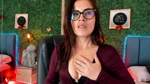 Lina  online show from 05-01-26, 12:21