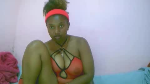 Snapshot of linah1123 chatting on 09-27-25, 05:29 linah1123 online show from 09-27-25, 05:29