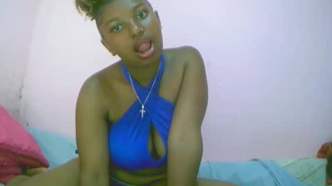 Snapshot of linah1123 chatting on 09-28-25, 05:46 linah1123 online show from 09-28-25, 05:46