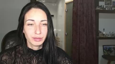 LinaLivee online show from 10-20-25, 07:14